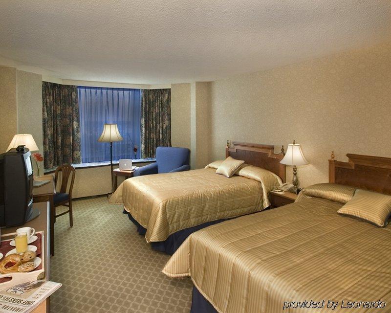 Sandman Signature Edmonton Downtown Hotel Room photo