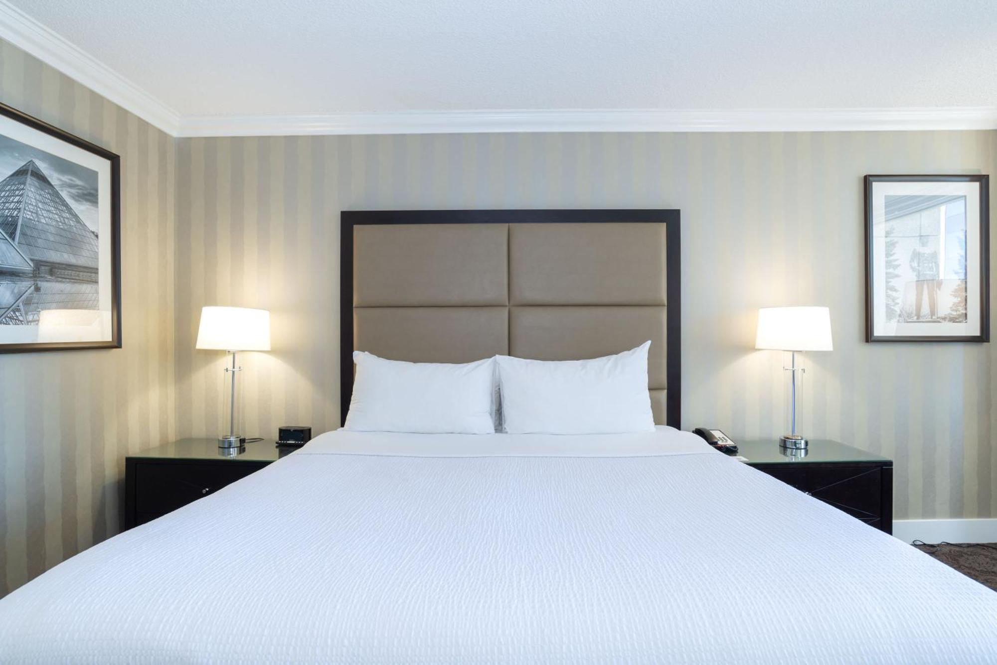 Sandman Signature Edmonton Downtown Hotel Exterior photo