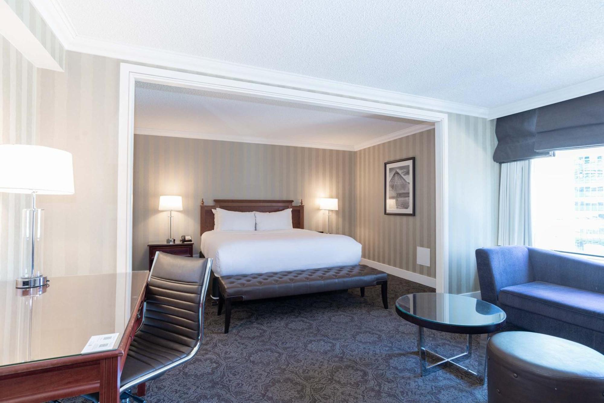 Sandman Signature Edmonton Downtown Hotel Exterior photo