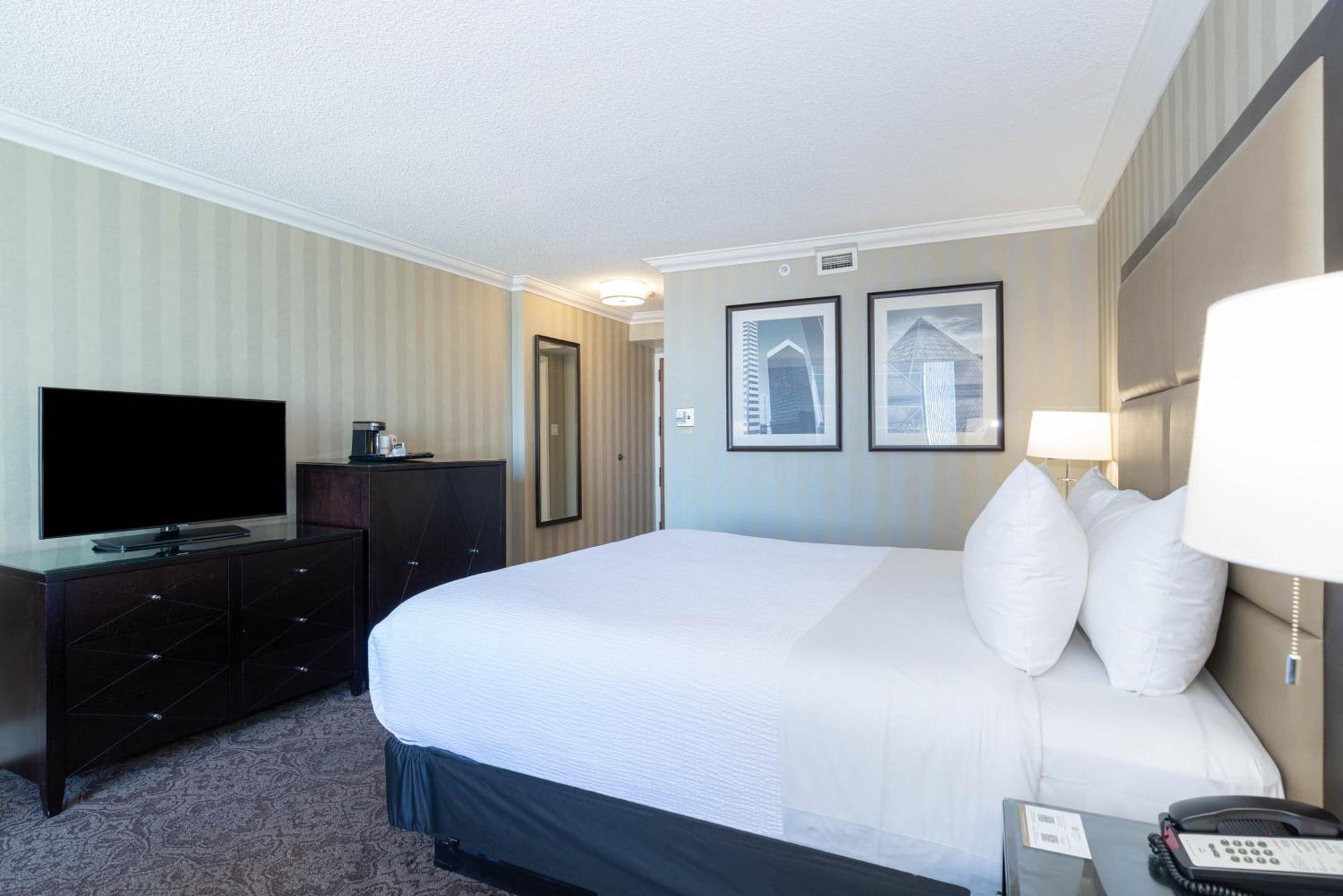 Sandman Signature Edmonton Downtown Hotel Exterior photo