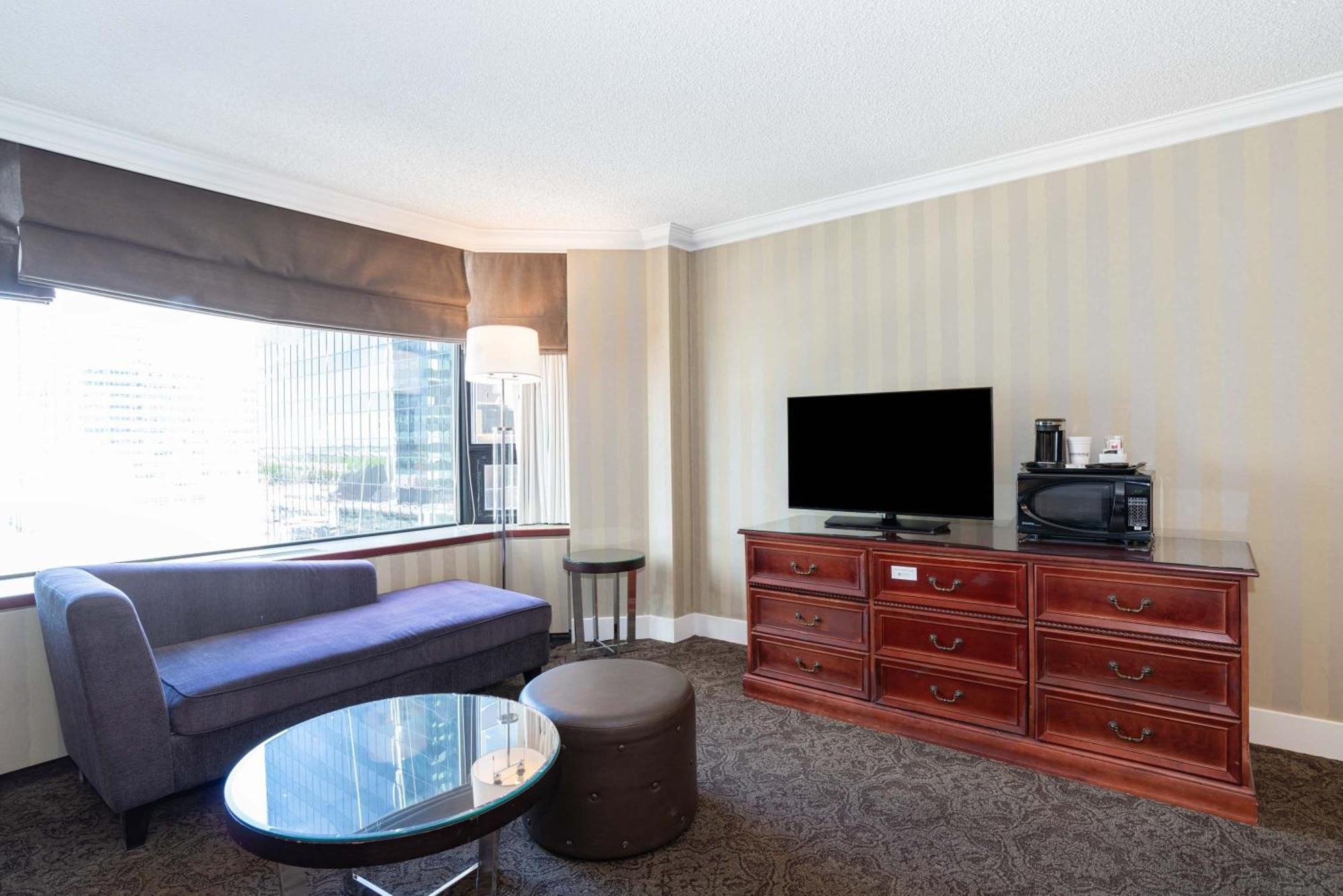 Sandman Signature Edmonton Downtown Hotel Exterior photo