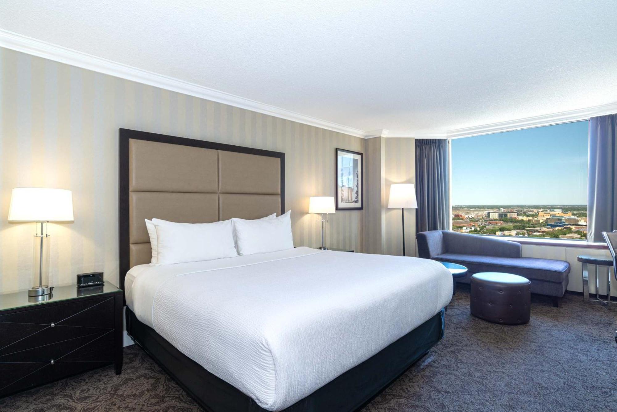 Sandman Signature Edmonton Downtown Hotel Exterior photo