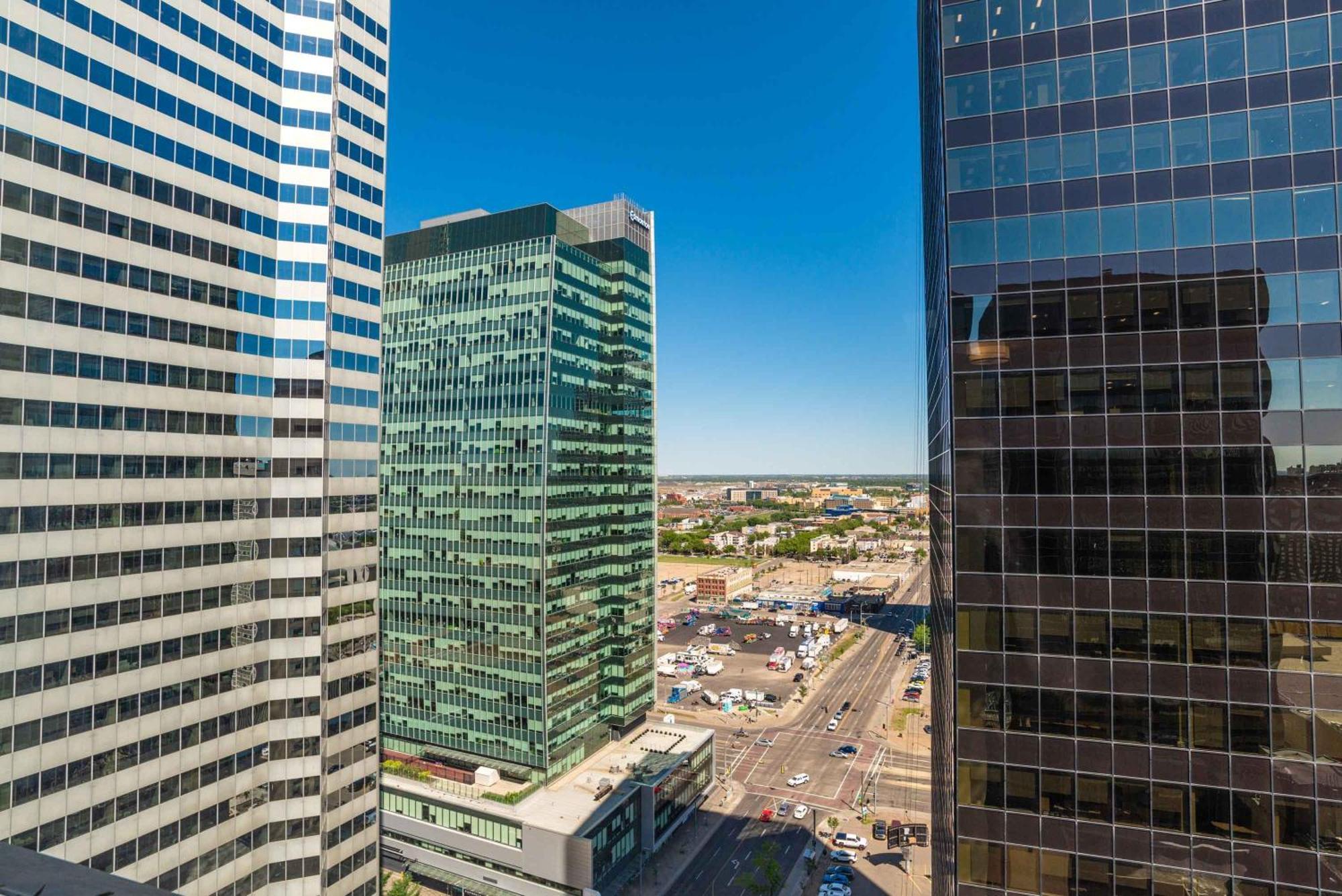 Sandman Signature Edmonton Downtown Hotel Exterior photo