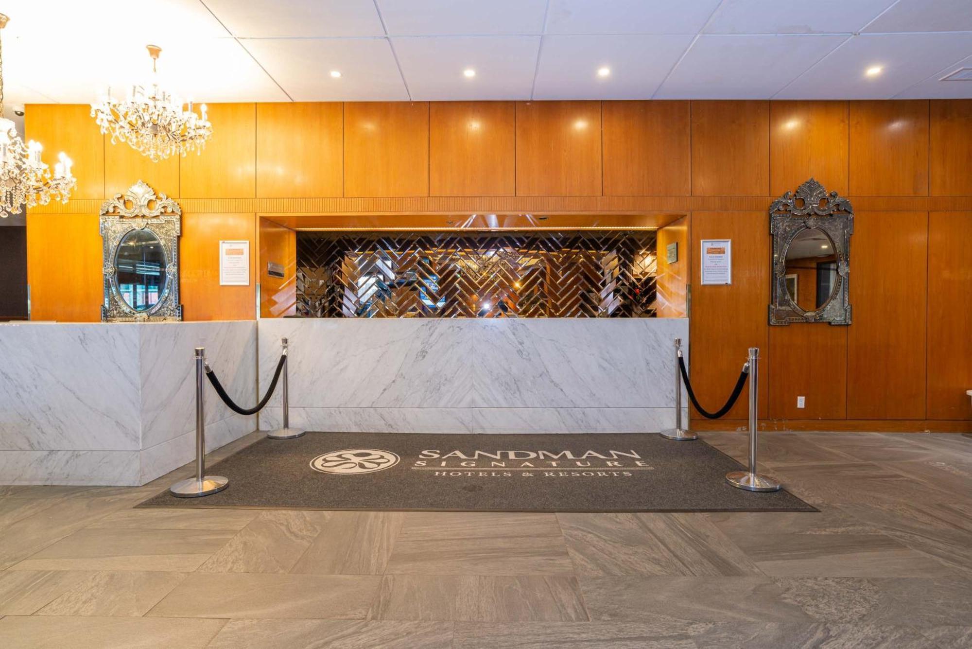 Sandman Signature Edmonton Downtown Hotel Exterior photo