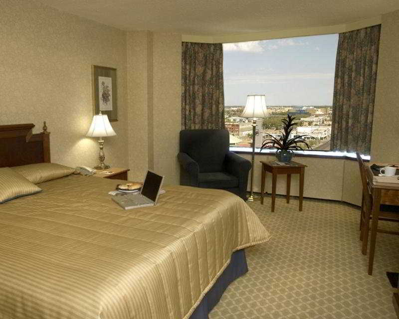 Sandman Signature Edmonton Downtown Hotel Room photo
