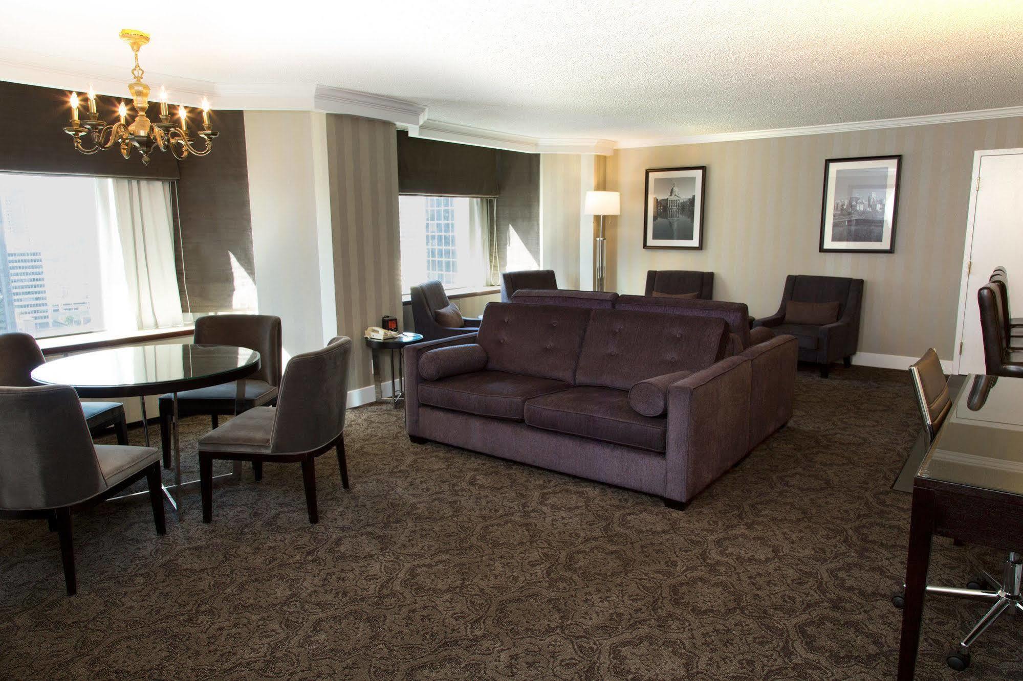Sandman Signature Edmonton Downtown Hotel Exterior photo